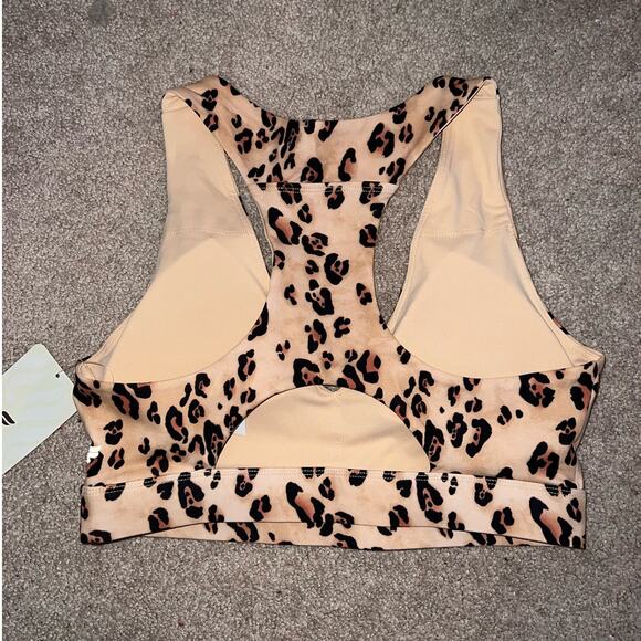 New Fabletics On-The-Go Midi Sports Bra II Desert Leopard size M - Picture 7 of 8